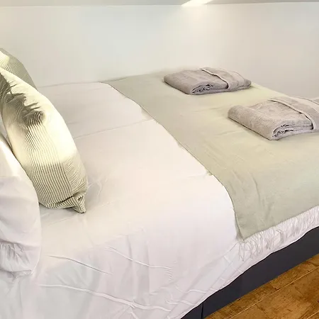 Apartment Glades Lovely Self Contained Apartment-studio In Super South West Location By Staystaycations Bristol