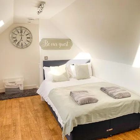 Glades Lovely Self Contained Apartment-studio In Super South West Location By Staystaycations * Bristol