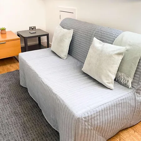 Apartment Glades Lovely Self Contained Apartment-studio In Super South West Location By Staystaycations *